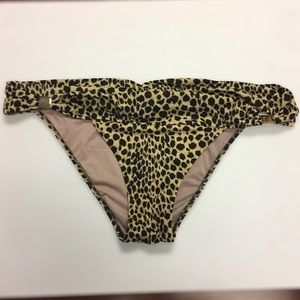 VICTORIA'S SECRET Leopard Print Bikini Bot…